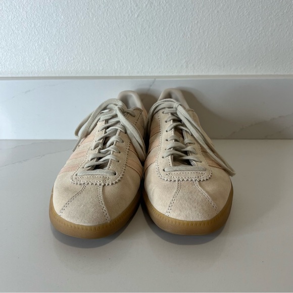 Adidas Bermuda Suede Sneakers Beige Gum Sole Low Top Lace Up Womens Size 8 - Picture 2 of 10